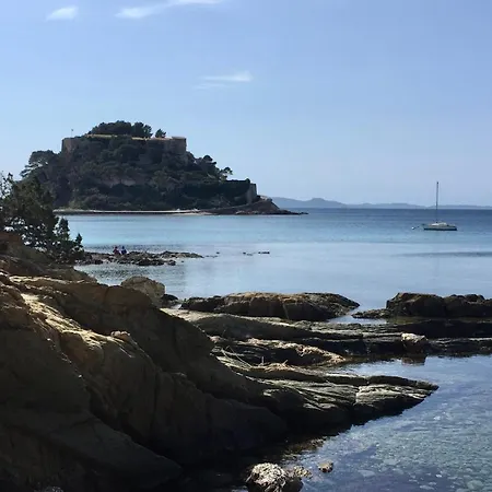 T3 A 300m Avec Piscine Tennis * Le Lavandou