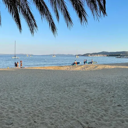 T3 A 300m Avec Piscine Tennis Апартаменты *