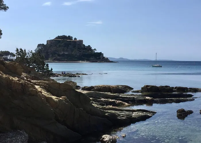 T3 A 300m Avec Piscine Tennis * Le Lavandou